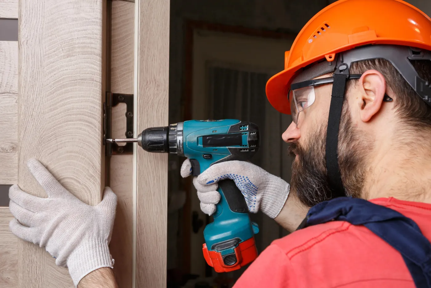 Ouverture d'une porte claquée sans casse lors d'une urgence à Versailles (78000)